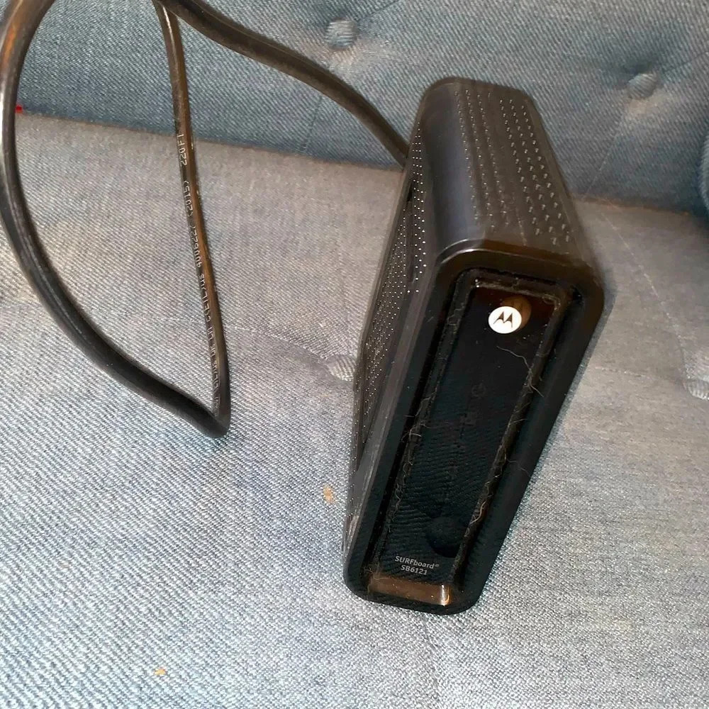 Motorola Model SB6121 Surfboard Cable Modem Black Input Voltage +12VDC